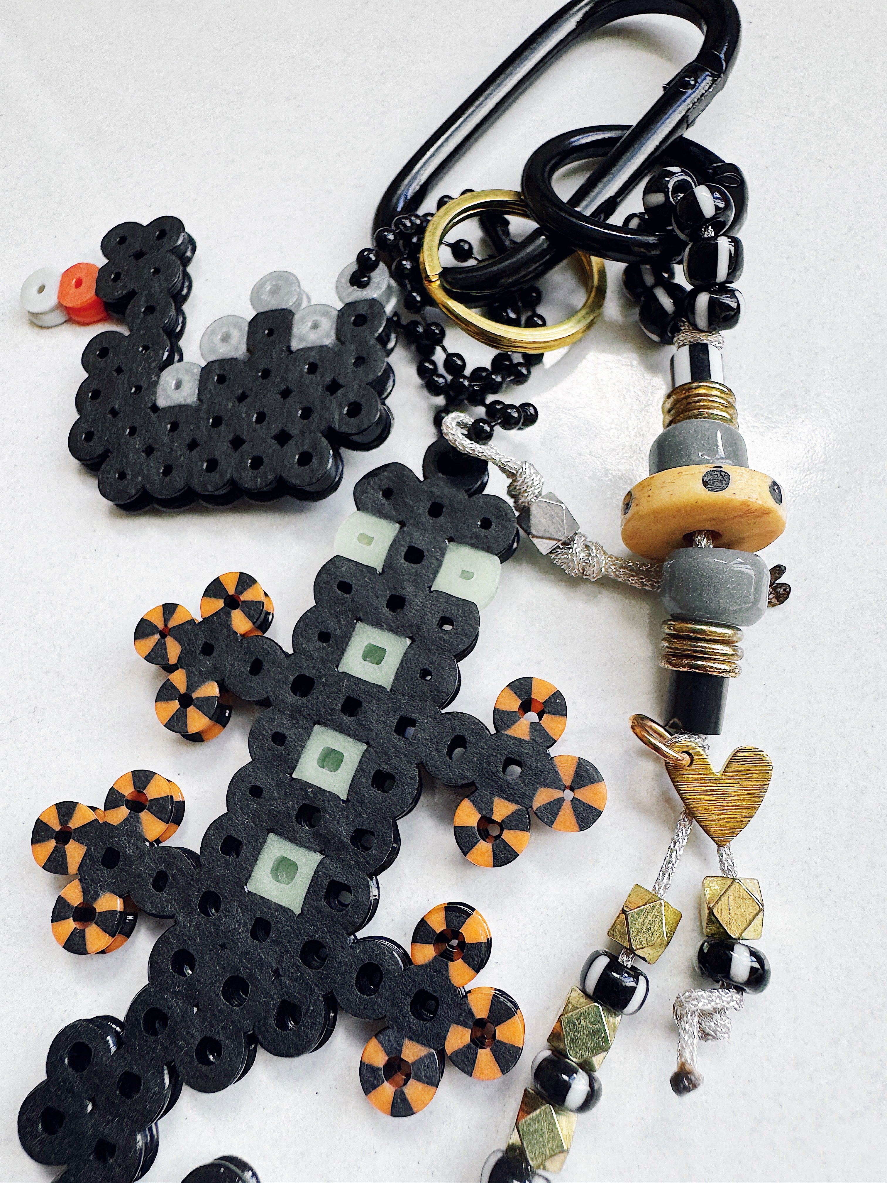 SwanLizard Bag Charm - black / black