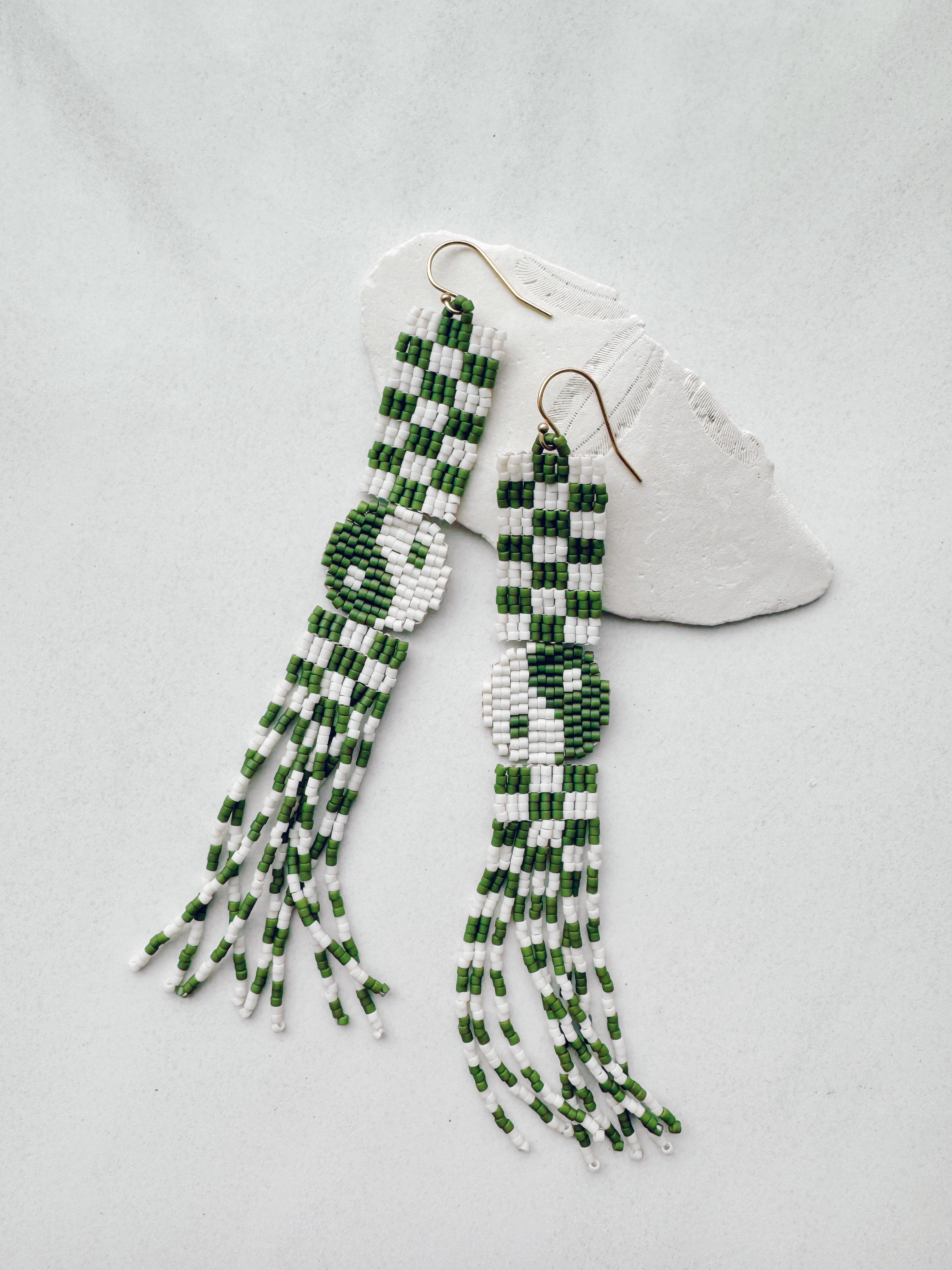 sample 032 - yin yang checkerboard earrings - ivory / gator