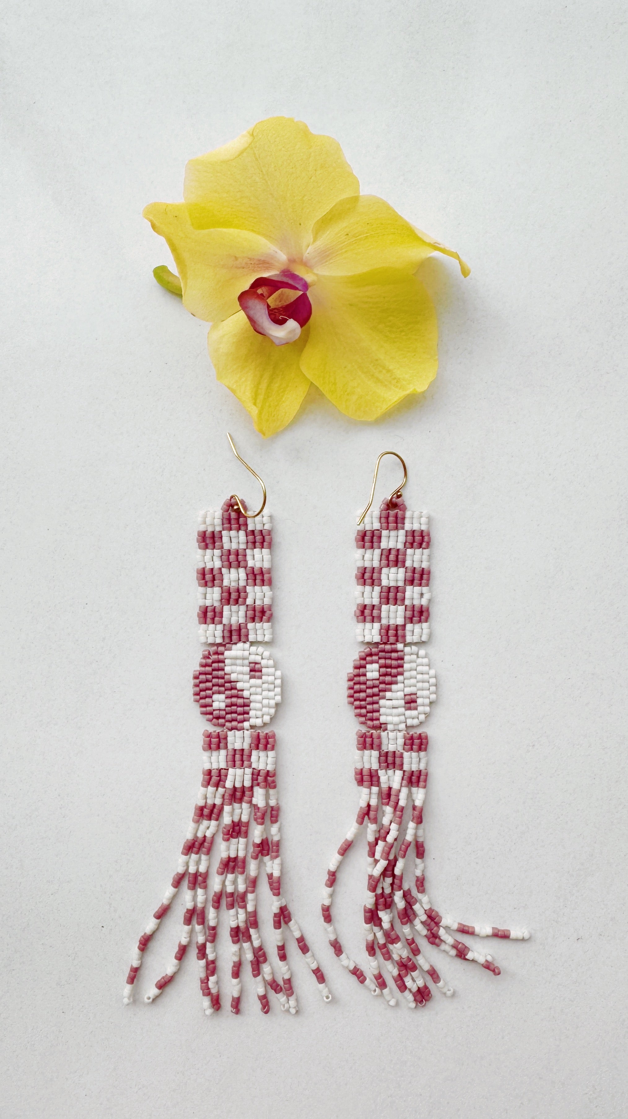 sample 031 - yin yang checkerboard earrings - ivory / lilac