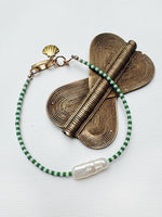 Load image into Gallery viewer, MINI STRIPE PEARL BRACELET - gator / fog
