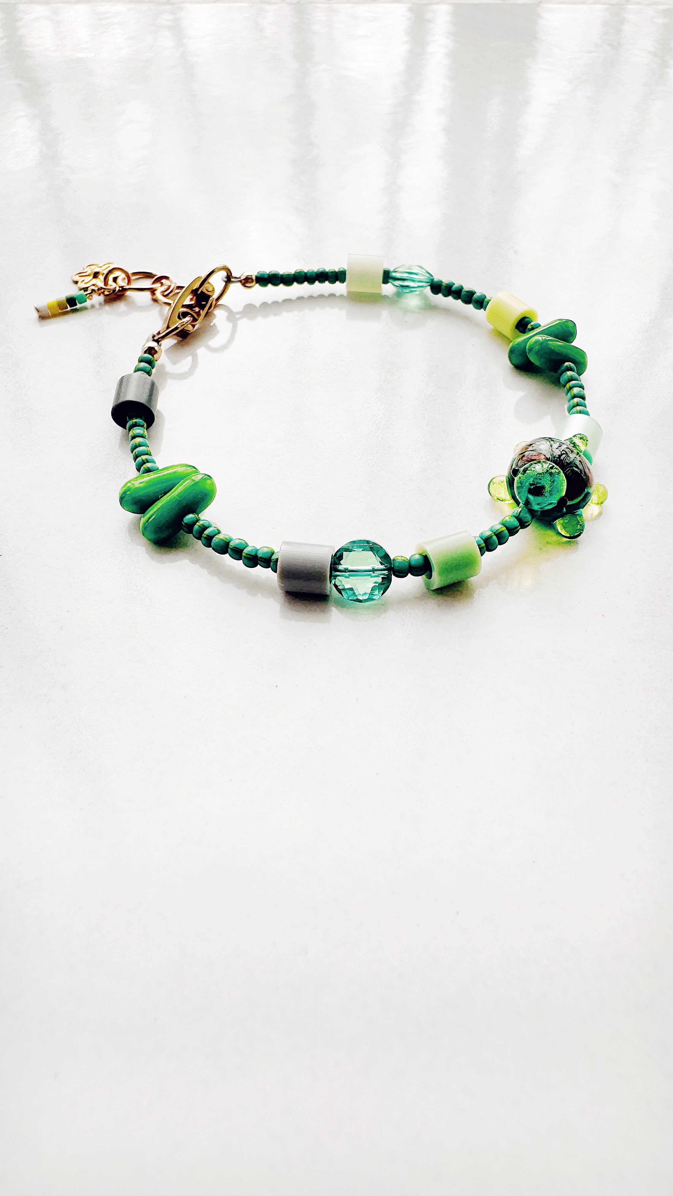 Critter Bracelet - green turtle - charcoal / glow