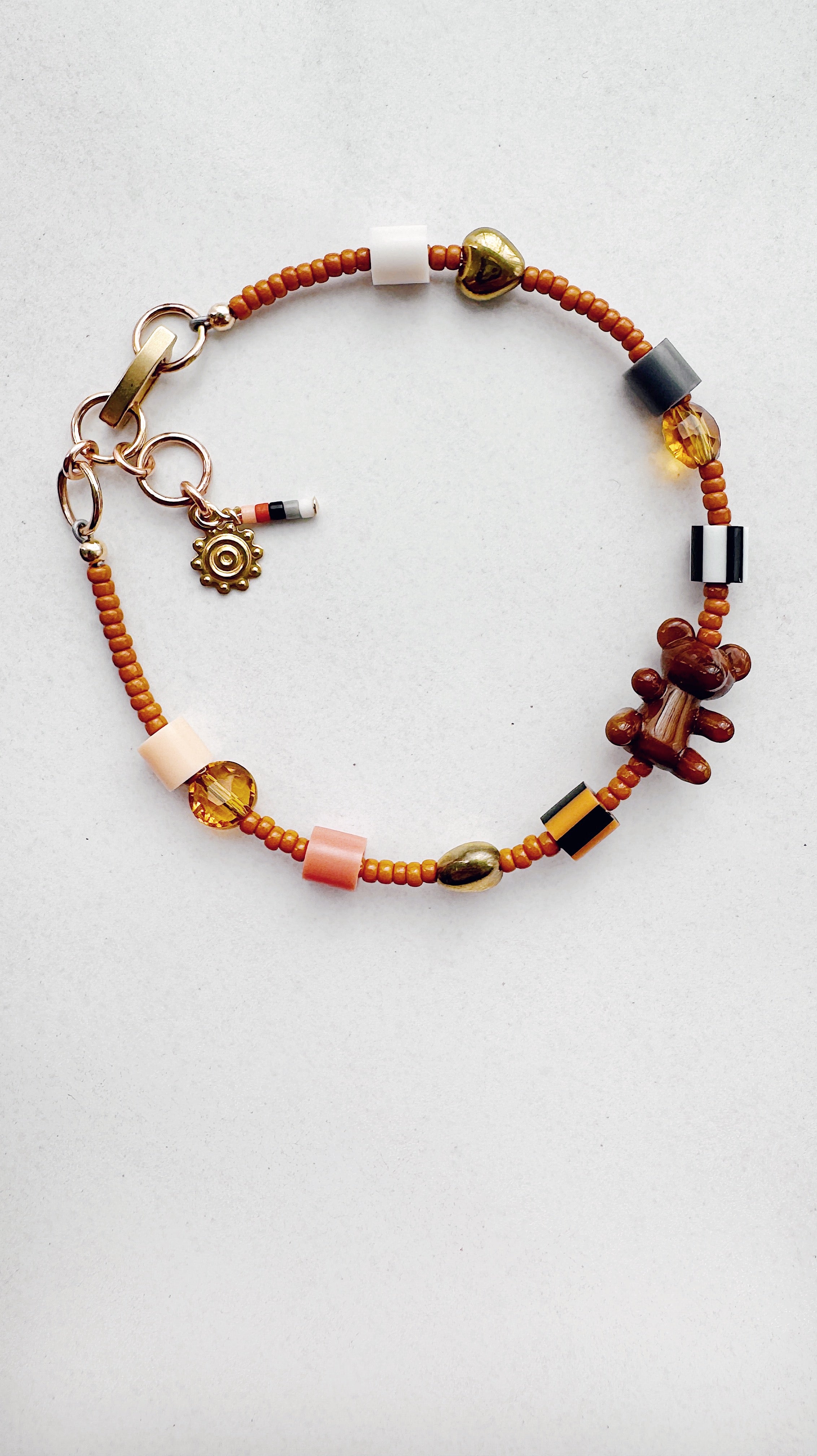 Critter Bracelet - brown bear - fog / peach
