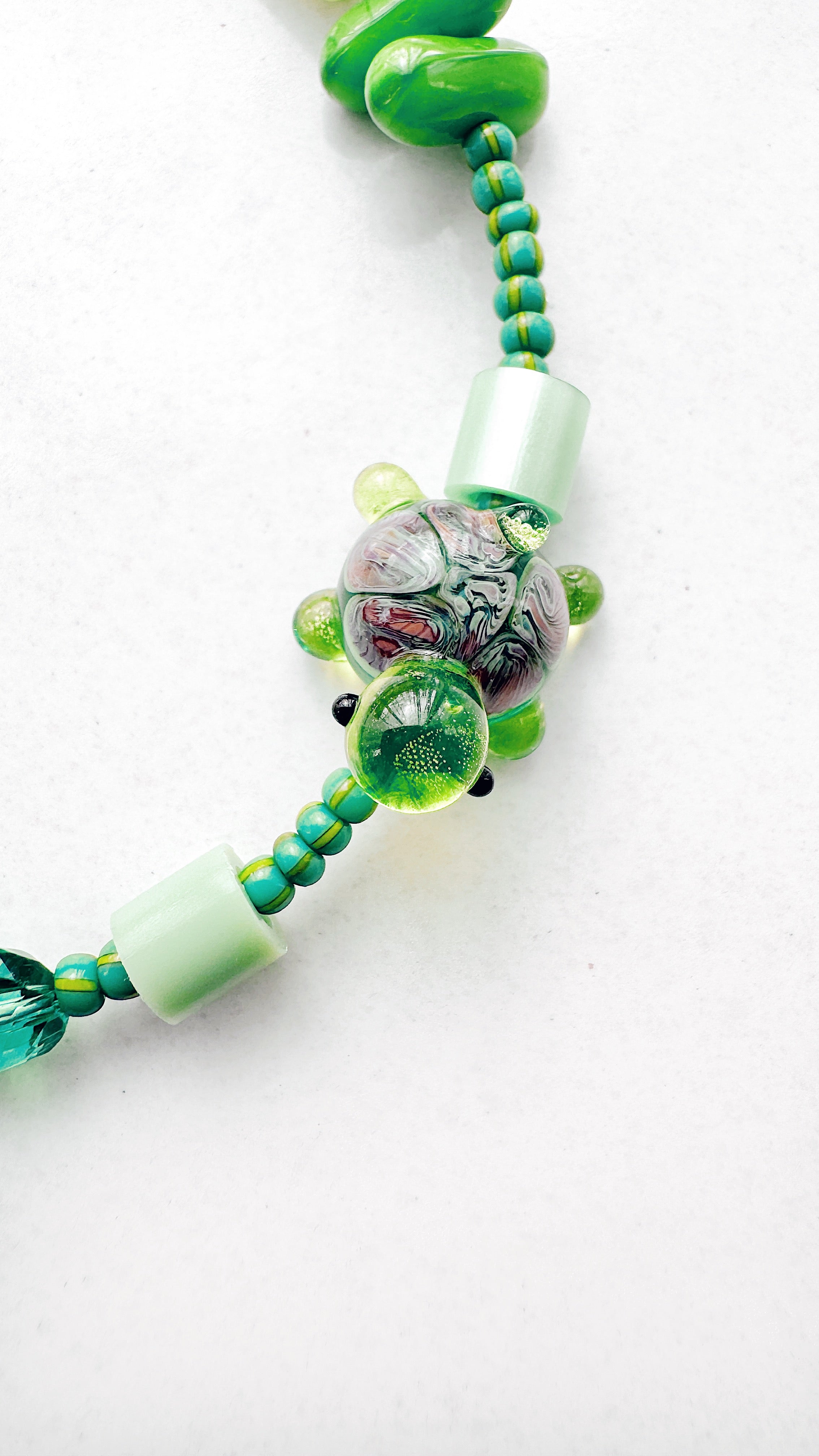 Critter Bracelet - green turtle - charcoal / glow