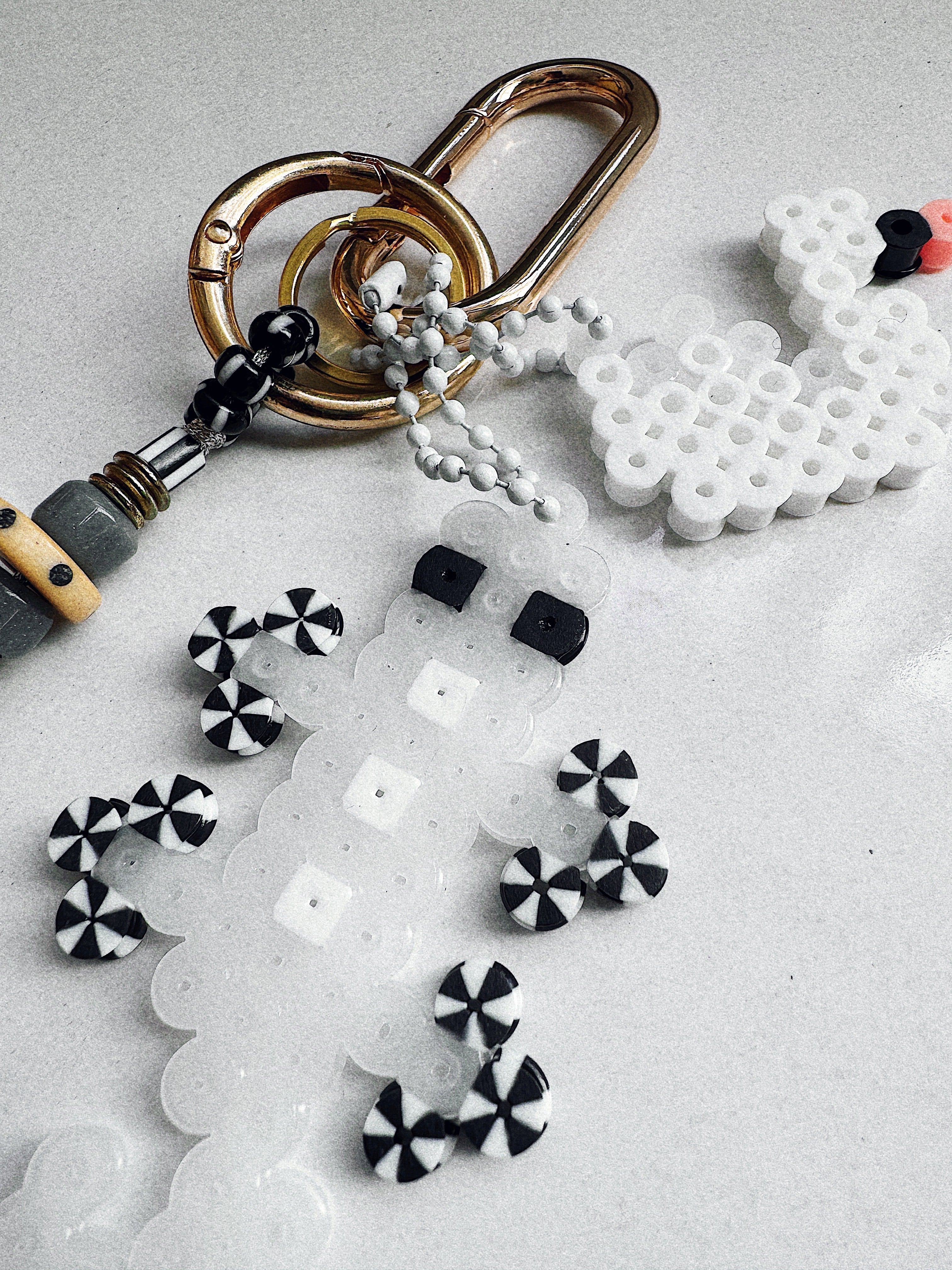 LizardSwan Bag Charm - gold / ivory