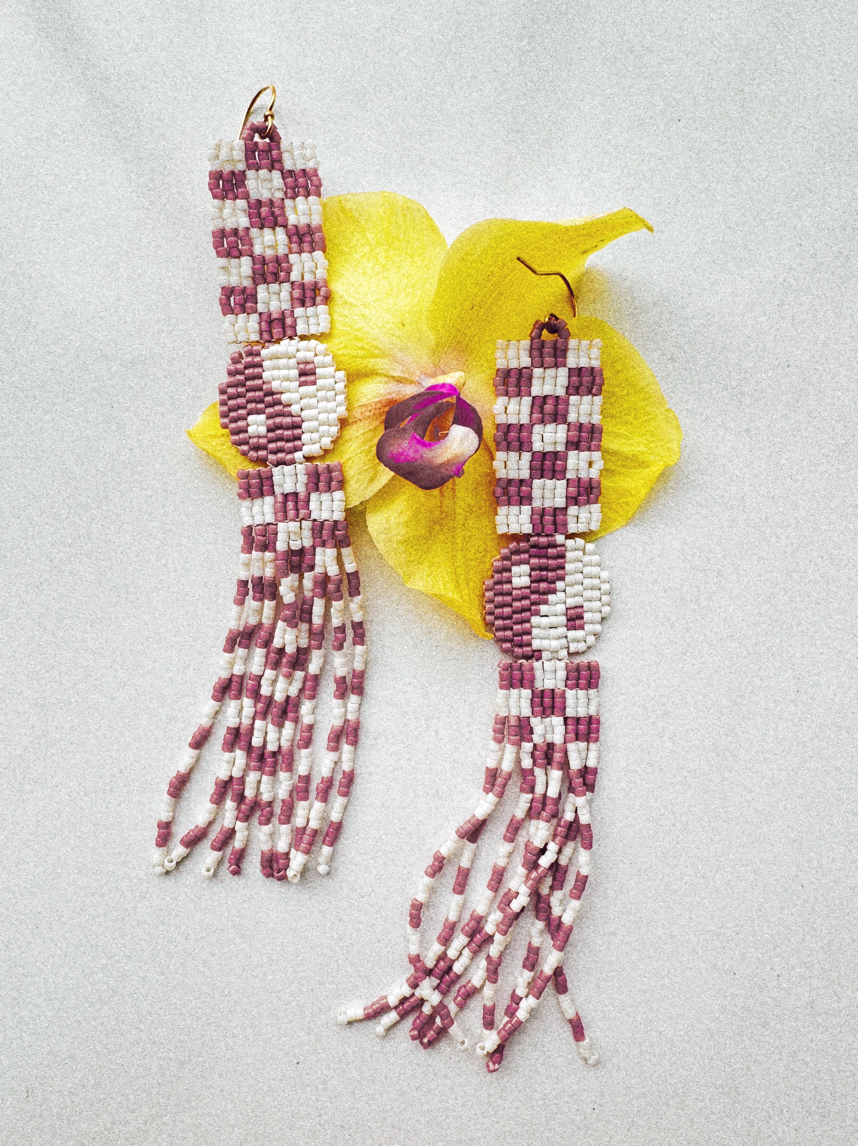 sample 031 - yin yang checkerboard earrings - ivory / lilac