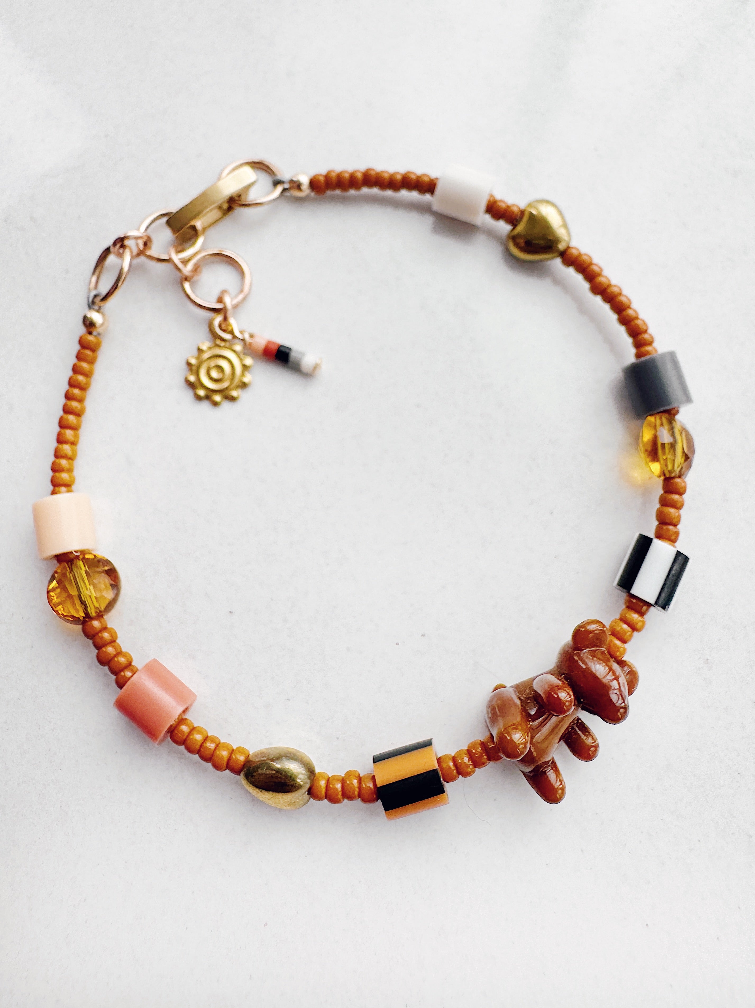 Critter Bracelet - brown bear - fog / peach