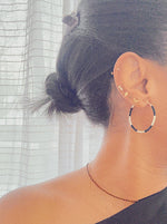 Load image into Gallery viewer, THICC STRIPE HOOPS EARRINGS - black / silver

